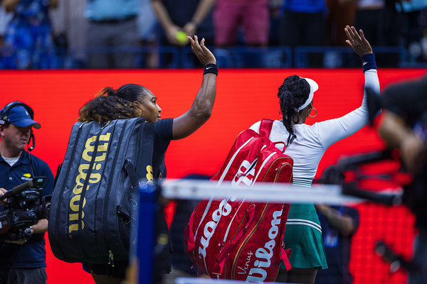 霍金斯通过 霍金斯通过